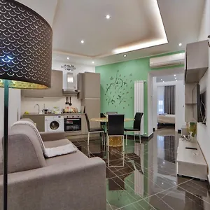 Residenza , Nápoles Italia